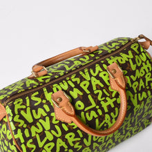 Load image into Gallery viewer, LOUIS VUITTON ルイヴィトン スピーディ30 ハンドバッグ モノグラムグラフィティ M93706 グリーン 美品 中古 4a003581