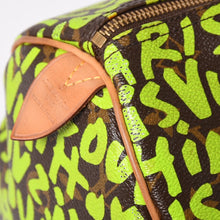 Load image into Gallery viewer, LOUIS VUITTON ルイヴィトン スピーディ30 ハンドバッグ モノグラムグラフィティ M93706 グリーン 美品 中古 4a003581