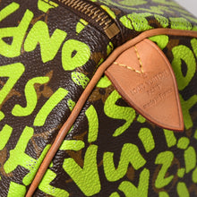 Load image into Gallery viewer, LOUIS VUITTON ルイヴィトン スピーディ30 ハンドバッグ モノグラムグラフィティ M93706 グリーン 美品 中古 4a003581
