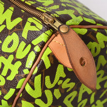 Load image into Gallery viewer, LOUIS VUITTON ルイヴィトン スピーディ30 ハンドバッグ モノグラムグラフィティ M93706 グリーン 美品 中古 4a003581