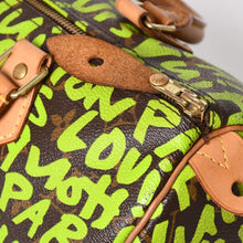 Load image into Gallery viewer, LOUIS VUITTON ルイヴィトン スピーディ30 ハンドバッグ モノグラムグラフィティ M93706 グリーン 美品 中古 4a003581