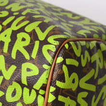 Load image into Gallery viewer, LOUIS VUITTON ルイヴィトン スピーディ30 ハンドバッグ モノグラムグラフィティ M93706 グリーン 美品 中古 4a003581