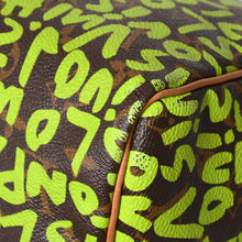Load image into Gallery viewer, LOUIS VUITTON ルイヴィトン スピーディ30 ハンドバッグ モノグラムグラフィティ M93706 グリーン 美品 中古 4a003581