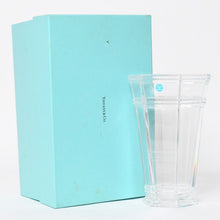 Load image into Gallery viewer, 新品未使用 TIFFANY&amp;Co. ティファニー Flower Vase フラワーベース 花瓶 ガラス ヘキサゴン クリア 企業刻印 ネーム入り 中古 4a005293