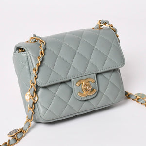 Like new CHANEL Mini Matelasse 16 S Flap S Chain Shoulder Bag AS3738 Random Number Coco Mark Lambskin Used 4a003742