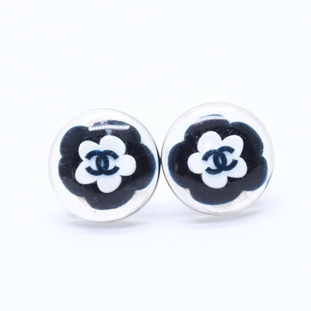 CHANEL シャネル ココマーク ボタンピアス 重量約1.68g 04S刻印 カメリア クリア ブラック ホワイト 樹脂系 両耳用 美品 中古 4a003747