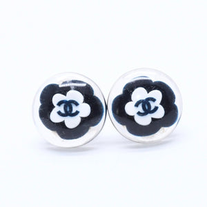CHANEL シャネル ココマーク ボタンピアス 重量約1.68g 04S刻印 カメリア クリア ブラック ホワイト 樹脂系 両耳用 美品 中古 4a003747