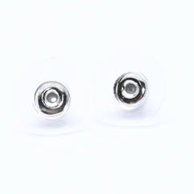 Load image into Gallery viewer, CHANEL シャネル ココマーク ボタンピアス 重量約1.68g 04S刻印 カメリア クリア ブラック ホワイト 樹脂系 両耳用 美品 中古 4a003747