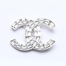 Load image into Gallery viewer, 極美品 CHANEL シャネル ココマーク ブローチ 重量約20.05g 01P刻印 メタル ラインストーン シルバー クリア 中古 4a003749