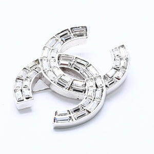 Very Good Condition CHANEL Coco Mark Brooch Weight Approx. 20.05g 01P Engraved Metal Rhinestone Silver Clear Used 4a003749