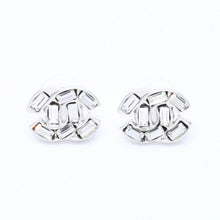 Load image into Gallery viewer, 極美品 CHANEL シャネル ココマーク ピアス 重量約4.39g 01P刻印 ラインストーン メタル シルバー クリア 両耳用 中古 4a003745