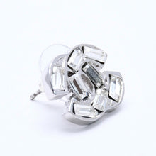 Load image into Gallery viewer, 極美品 CHANEL シャネル ココマーク ピアス 重量約4.39g 01P刻印 ラインストーン メタル シルバー クリア 両耳用 中古 4a003745