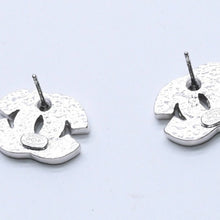 Load image into Gallery viewer, 極美品 CHANEL シャネル ココマーク ピアス 重量約4.39g 01P刻印 ラインストーン メタル シルバー クリア 両耳用 中古 4a003745