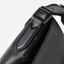 Load image into Gallery viewer, 極美品 LOUIS VUITTON ルイヴィトン メッセンジャーPM エクスプローラー モノグラム ブラック エクリプス M40565 シルバー金具 中古 4a003674