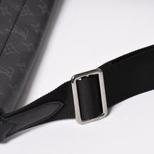 Load image into Gallery viewer, 極美品 LOUIS VUITTON ルイヴィトン メッセンジャーPM エクスプローラー モノグラム ブラック エクリプス M40565 シルバー金具 中古 4a003674