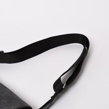 Load image into Gallery viewer, 極美品 LOUIS VUITTON ルイヴィトン メッセンジャーPM エクスプローラー モノグラム ブラック エクリプス M40565 シルバー金具 中古 4a003674