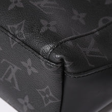 Load image into Gallery viewer, 極美品 LOUIS VUITTON ルイヴィトン メッセンジャーPM エクスプローラー モノグラム ブラック エクリプス M40565 シルバー金具 中古 4a003674