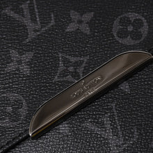 Load image into Gallery viewer, 極美品 LOUIS VUITTON ルイヴィトン メッセンジャーPM エクスプローラー モノグラム ブラック エクリプス M40565 シルバー金具 中古 4a003674