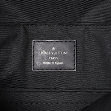Load image into Gallery viewer, 極美品 LOUIS VUITTON ルイヴィトン メッセンジャーPM エクスプローラー モノグラム ブラック エクリプス M40565 シルバー金具 中古 4a003674