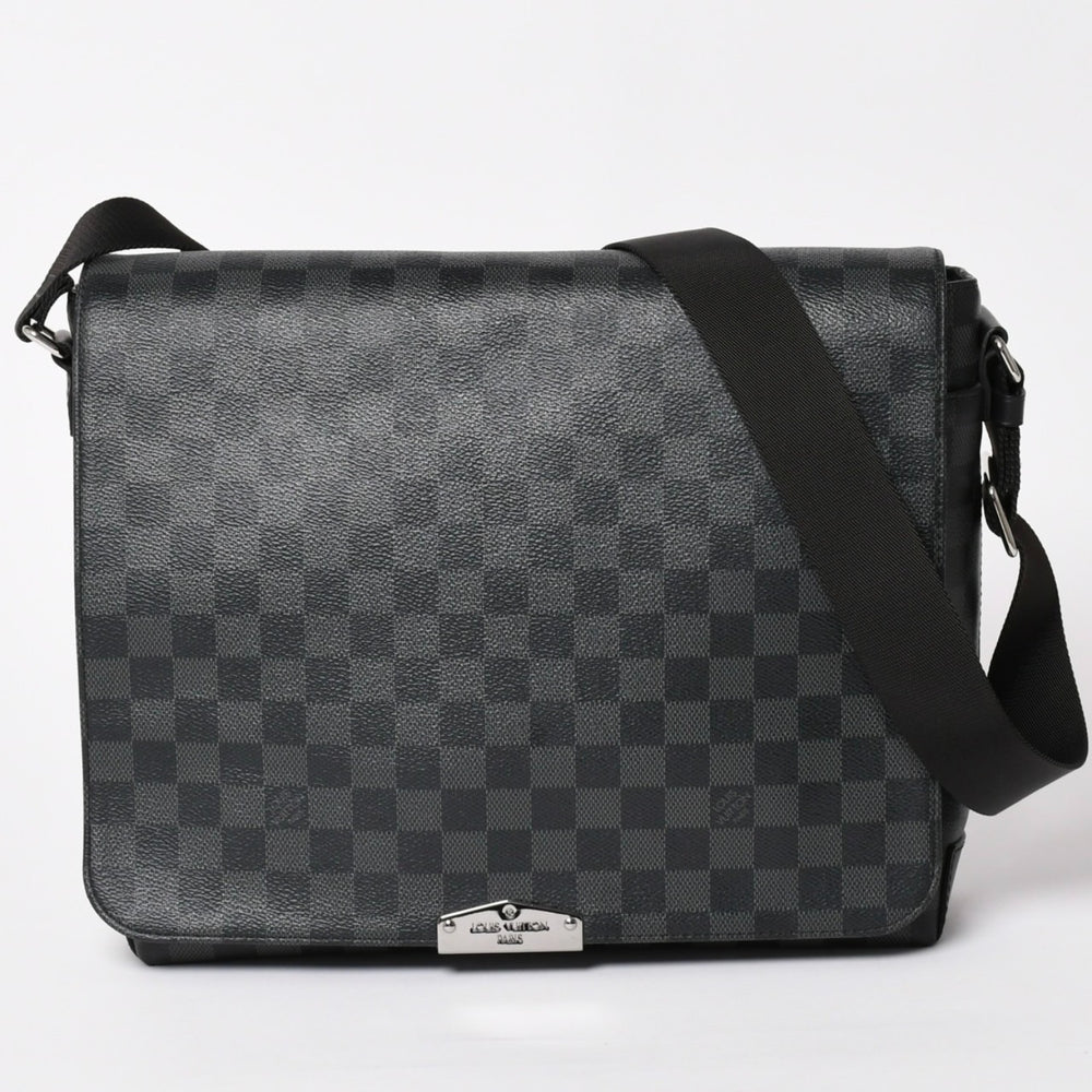 Very good condition LOUIS VUITTON District MM Messenger bag N40350 Shoulder bag Damier Graphite Black Silver hardware Used 4a003675