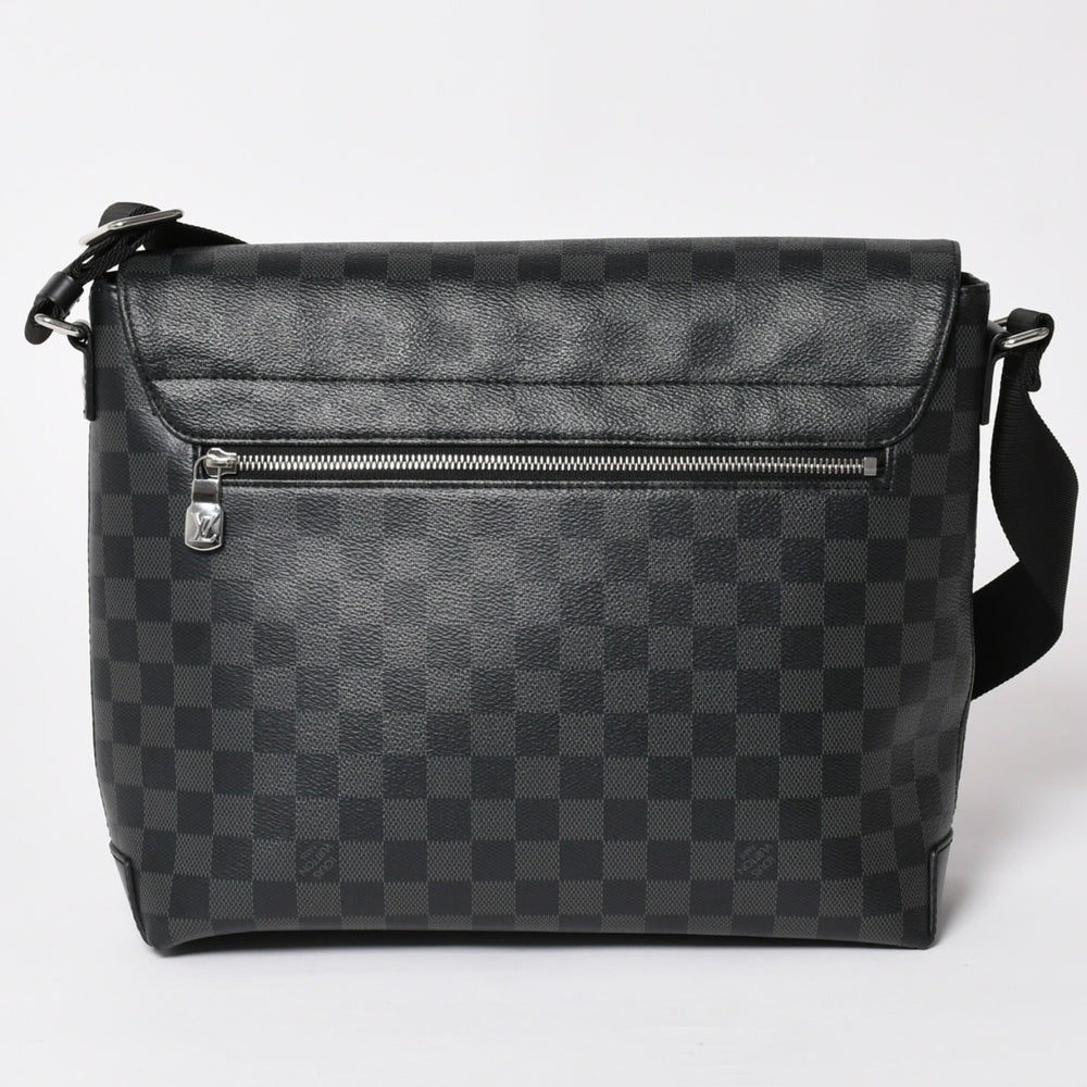 Very good condition LOUIS VUITTON District MM Messenger bag N40350 Shoulder bag Damier Graphite Black Silver hardware Used 4a003675