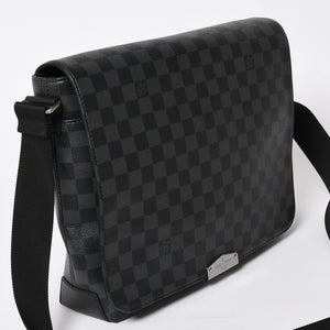 極美品 LOUIS VUITTON ルイヴィトン ディスリクト MM メッセンジャーバッグ N40350 ショルダーバッグ ダミエグラフィクト ブラック シルバー金具 中古 4a003675