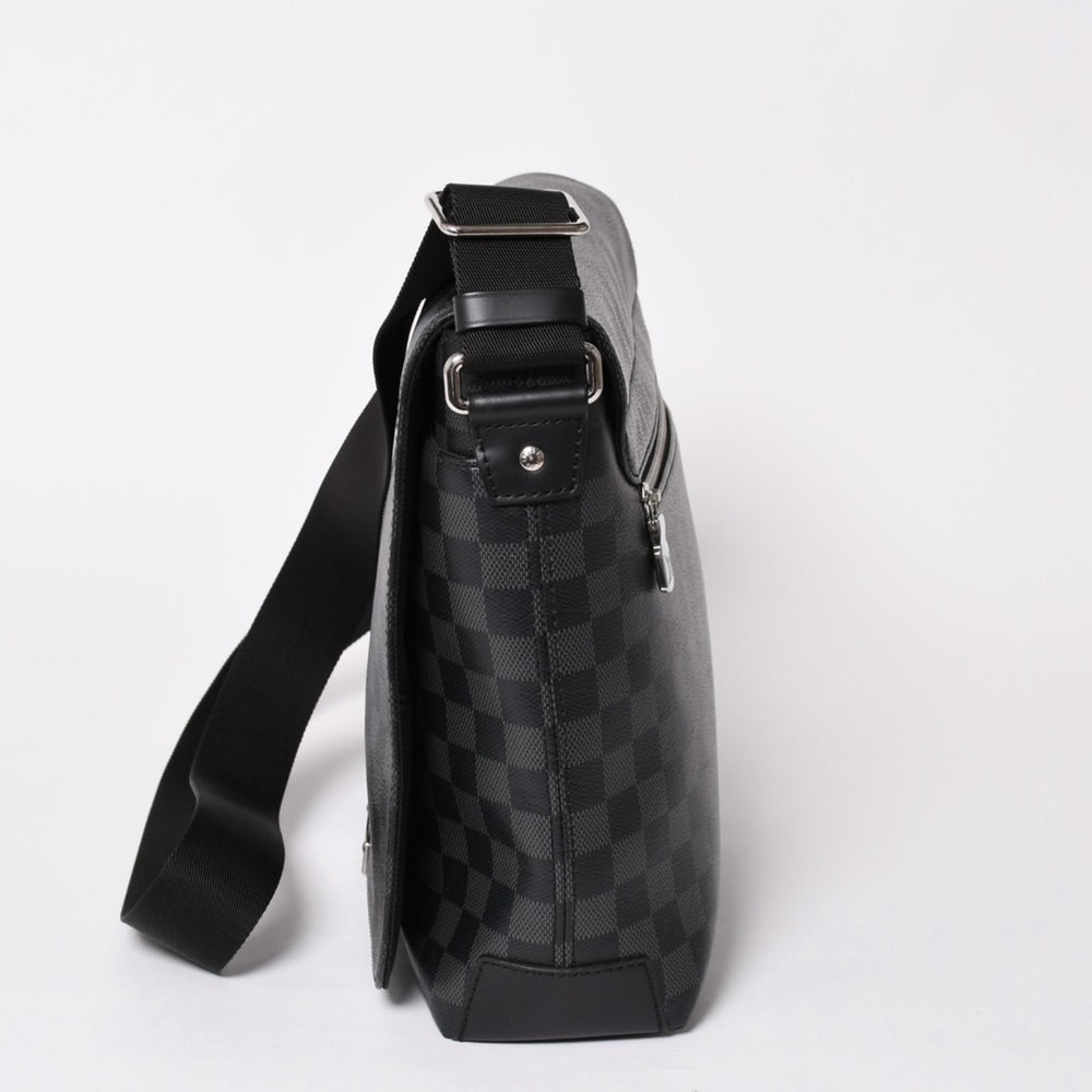 極美品 LOUIS VUITTON ルイヴィトン ディスリクト MM メッセンジャーバッグ N40350 ショルダーバッグ ダミエグラフィクト ブラック シルバー金具 中古 4a003675
