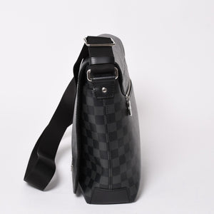 極美品 LOUIS VUITTON ルイヴィトン ディスリクト MM メッセンジャーバッグ N40350 ショルダーバッグ ダミエグラフィクト ブラック シルバー金具 中古 4a003675
