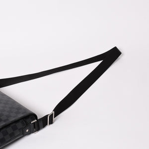 極美品 LOUIS VUITTON ルイヴィトン ディスリクト MM メッセンジャーバッグ N40350 ショルダーバッグ ダミエグラフィクト ブラック シルバー金具 中古 4a003675