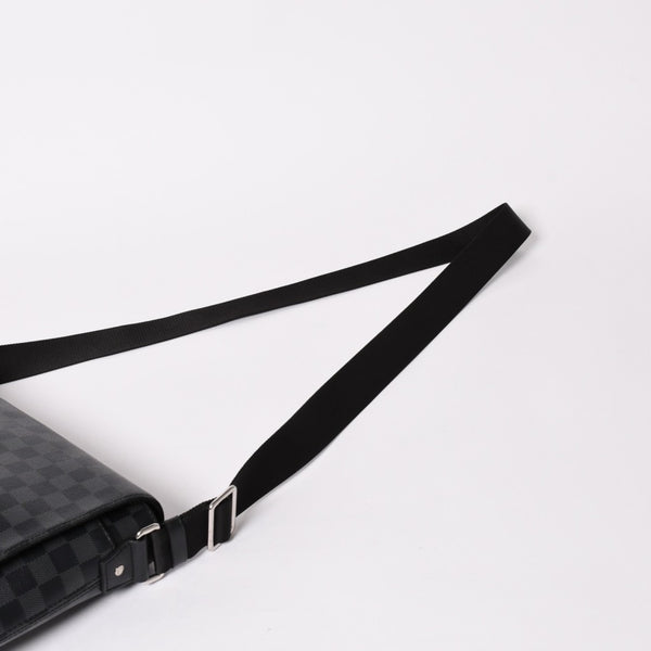 極美品 LOUIS VUITTON ルイヴィトン ディスリクト MM メッセンジャーバッグ N40350 ショルダーバッグ ダミエグラフィクト ブラック シルバー金具 中古 4a003675