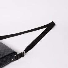 Load image into Gallery viewer, 極美品 LOUIS VUITTON ルイヴィトン ディスリクト MM メッセンジャーバッグ N40350 ショルダーバッグ ダミエグラフィクト ブラック シルバー金具 中古 4a003675