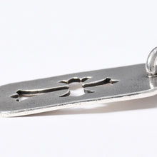 Load image into Gallery viewer, CHROME HEARTS クロムハーツ D TAG LRG CROSS DAGG カットアウトクロス クロスラージドッグタグ 重量約17.5g シルバー925 美品 中古 4a001536