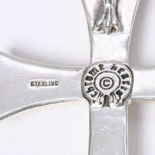 Load image into Gallery viewer, CHROME HEARTS クロムハーツ ラージCHクロスキーリングウィズダガーキーリング チャーム ペンダントトップ シルバー925 アクセサリー 重量55.2g 美品 中古 4a001133