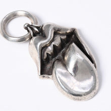 Load image into Gallery viewer, CHROME HEARTS クロムハーツ LIPS TONGUE リップ＆タン ペンダントトップ 重量約43.5 シルバー925 美品 中古 4b003788
