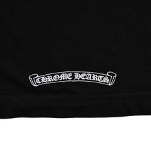 Load image into Gallery viewer, CHROME HEARTS クロムハーツ ホノルル限定 バックスクロールロゴ ロングスリーブTシャツ ハイビスカス スクロールラベルロゴ ブラック ロンT 長袖Tシャツ ブラック Lサイズ 美品 中古 4a003777