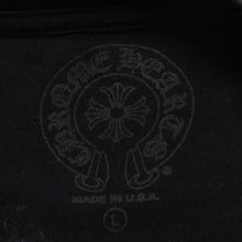Load image into Gallery viewer, CHROME HEARTS クロムハーツ ホノルル限定 バックスクロールロゴ ロングスリーブTシャツ ハイビスカス スクロールラベルロゴ ブラック ロンT 長袖Tシャツ ブラック Lサイズ 美品 中古 4a003777