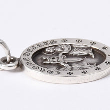 Load image into Gallery viewer, CHROME HEARTS クロムハーツ ANGEL MEDAL OVAL オーバルエンジェルメダル ペンダントトップ 重量7.36g シルバー925 美品 中古 4a003801