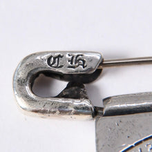 Load image into Gallery viewer, CHROME HEARTS クロムハーツ FRAMED SAFETY PIN OSAKA セーフティピン 大阪限定フレーム 重量約8.76g シルバー925 美品 中古 4a003796