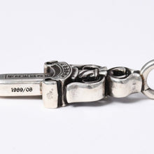 Load image into Gallery viewer, 極美品 CHROME HEARTS クロムハーツ ダブルダガー ペンダント シルバーネックレストップ シルバー925 21.8g 中古 4a003802
