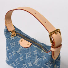 Load image into Gallery viewer, 極美品 LOUIS VUITTON ルイヴィトン ポシェット ヒルズ ハンドバッグ M82949 モノグラム デニム インディゴブルー ゴールド金具 中古 4a003826