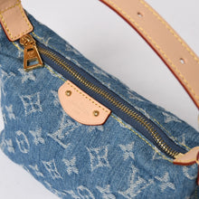 Load image into Gallery viewer, 極美品 LOUIS VUITTON ルイヴィトン ポシェット ヒルズ ハンドバッグ M82949 モノグラム デニム インディゴブルー ゴールド金具 中古 4a003826
