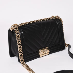 極美品 CHANEL シャネル ボーイシャネル チェーンショルダーバッグ 27番台 V字ステッチ シェブロン ココマーク ラムスキン ブラック 2way ゴールド金具 中古 4a003663