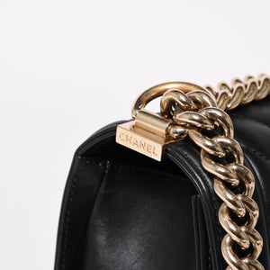 極美品 CHANEL シャネル ボーイシャネル チェーンショルダーバッグ 27番台 V字ステッチ シェブロン ココマーク ラムスキン ブラック 2way ゴールド金具 中古 4a003663