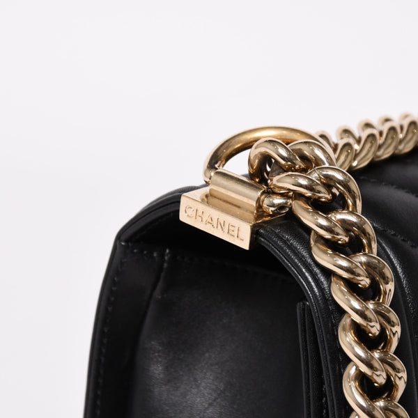 極美品 CHANEL シャネル ボーイシャネル チェーンショルダーバッグ 27番台 V字ステッチ シェブロン ココマーク ラムスキン ブラック 2way ゴールド金具 中古 4a003663