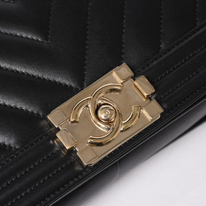 極美品 CHANEL シャネル ボーイシャネル チェーンショルダーバッグ 27番台 V字ステッチ シェブロン ココマーク ラムスキン ブラック 2way ゴールド金具 中古 4a003663