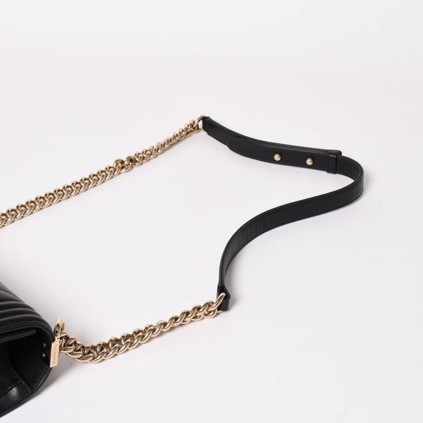 極美品 CHANEL シャネル ボーイシャネル チェーンショルダーバッグ 27番台 V字ステッチ シェブロン ココマーク ラムスキン ブラック 2way ゴールド金具 中古 4a003663