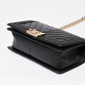 極美品 CHANEL シャネル ボーイシャネル チェーンショルダーバッグ 27番台 V字ステッチ シェブロン ココマーク ラムスキン ブラック 2way ゴールド金具 中古 4a003663