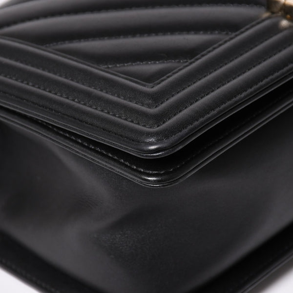 極美品 CHANEL シャネル ボーイシャネル チェーンショルダーバッグ 27番台 V字ステッチ シェブロン ココマーク ラムスキン ブラック 2way ゴールド金具 中古 4a003663