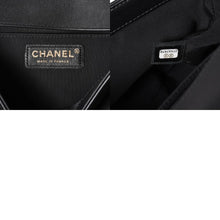 Load image into Gallery viewer, 極美品 CHANEL シャネル ボーイシャネル チェーンショルダーバッグ 27番台 V字ステッチ シェブロン ココマーク ラムスキン ブラック 2way ゴールド金具 中古 4a003663