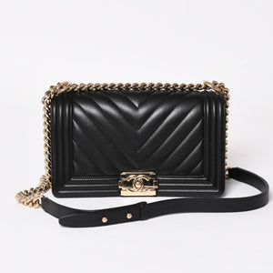 極美品 CHANEL シャネル ボーイシャネル チェーンショルダーバッグ 27番台 V字ステッチ シェブロン ココマーク ラムスキン ブラック 2way ゴールド金具 中古 4a003663